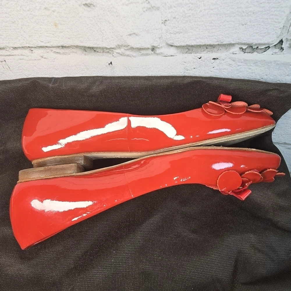 KATE SPADE NEW YORK ERICA RED PATENT FLATS WOMENS SIZE 6 1/2 EUC